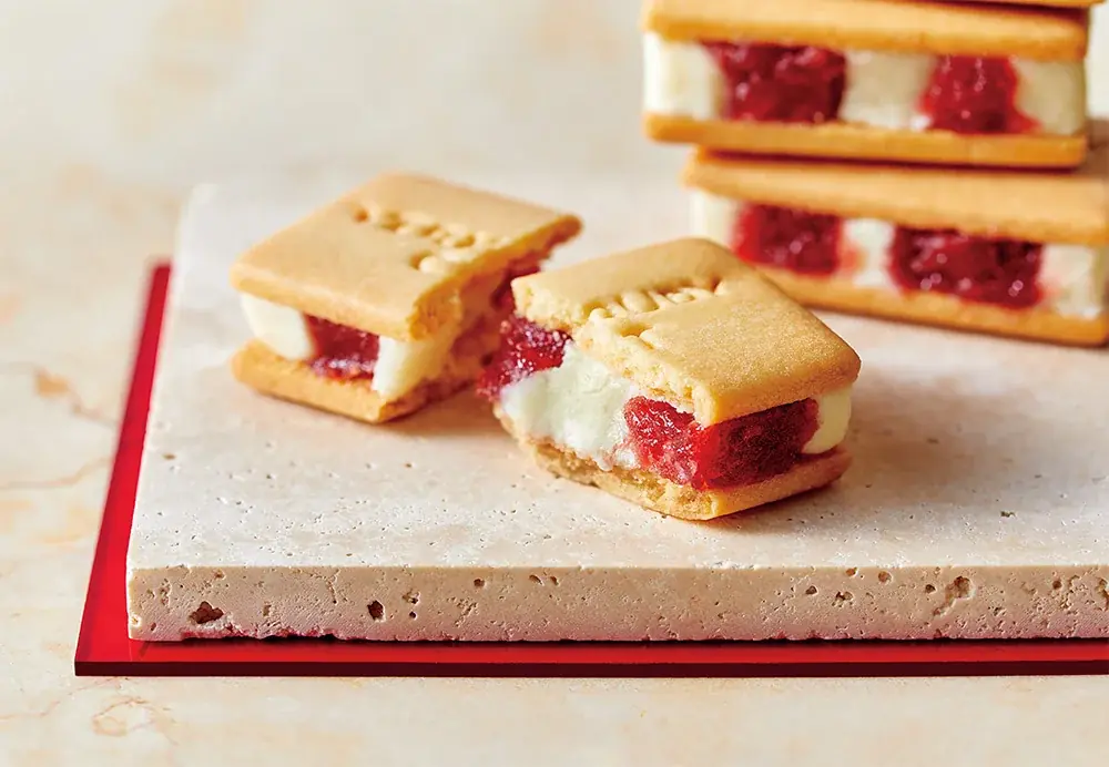 【名古屋タカシマヤ】完売必至の東京発いちごスイーツ専門店「VERY RUBY CUT」。ピスタチオバターをまるごと頬張る夏の新作や、当店限定アソート缶とともに〈アムール・デュ・ガトー〉へ 画像 9