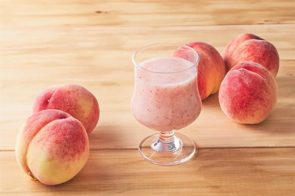 旬の桃 美味しさそのまま！皮ごと果肉使用で味も栄養も 「とろける桃のスムージー」「濃厚ピーチ＆マンゴー」販売 画像 3
