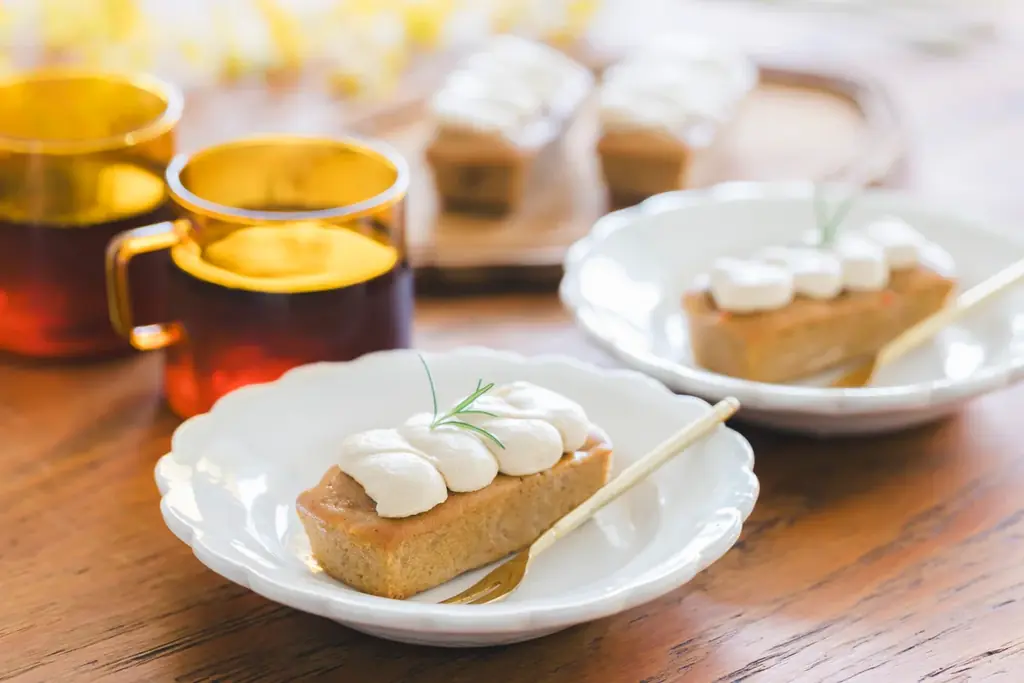 【新商品】こめ油と米粉のシリーズ「come×come（コメトコメ）」から「ごろっとナッツ＆フルーツ 米粉のキャロットケーキ」が登場！ 画像 3