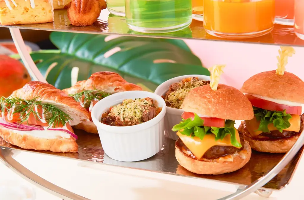 甘くて涼しい、眺めもごちそうなサマーアフタヌーンティーが新登場！ 画像 4