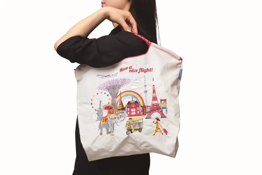 【7月～8月JAL機内販売商品】華やかで個性的な刺しゅうが大人気の「ボールアンドチェーン」から、JALとのコラボレーション第3弾のオリジナルバッグが登場！ 画像 4