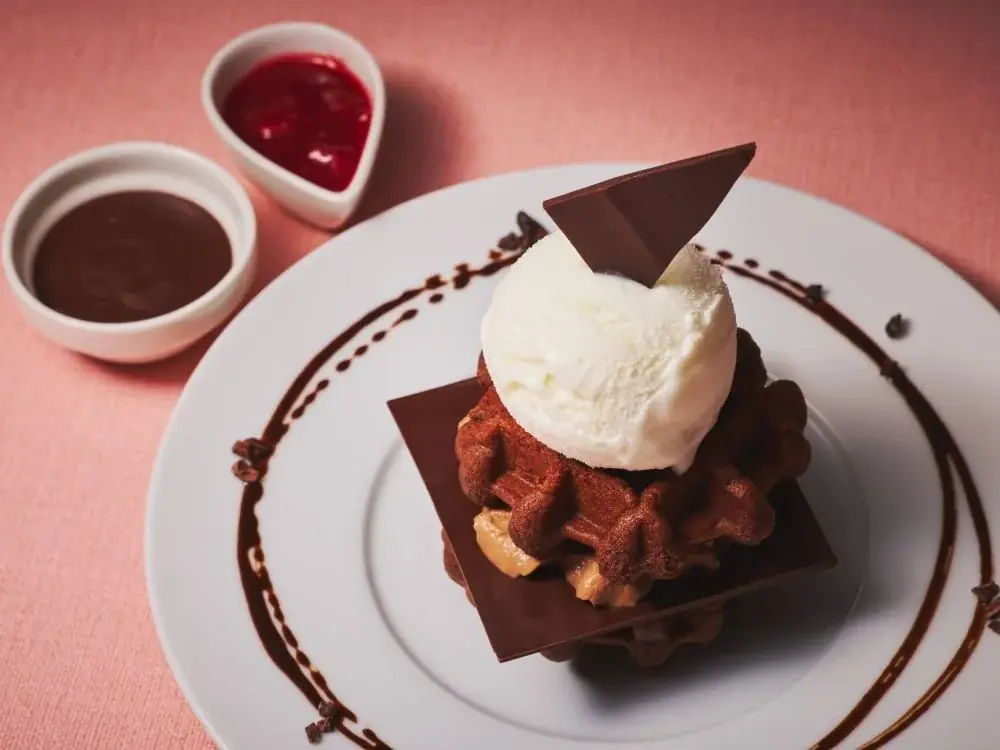 7月だけの特別スイーツ。横浜発のクラフトチョコレート専門店「バニラビーンズ 川崎店」は開店10周年の感謝を込めたスペシャルメニューを7月1日(火)より販売開始 画像 1