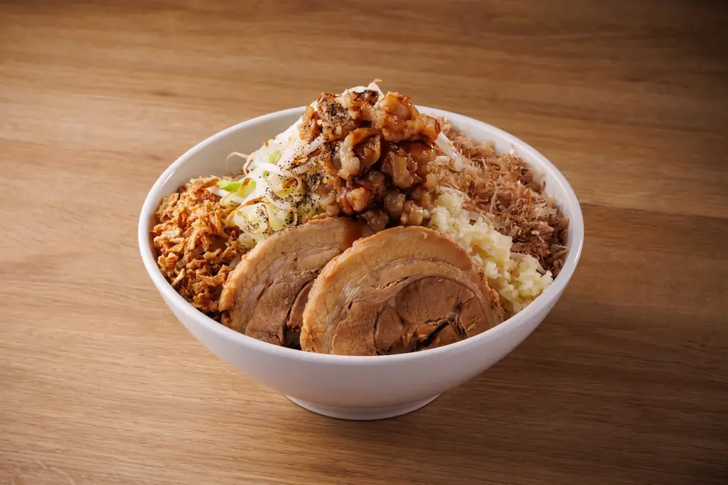 【目を覚ませ、青春はまだ終わってない!青春系二郎ラーメンが名古屋に開店!!】豚ラーメン おはよう世界 2025年7月1日(火)NEW OPEN!! 画像 6