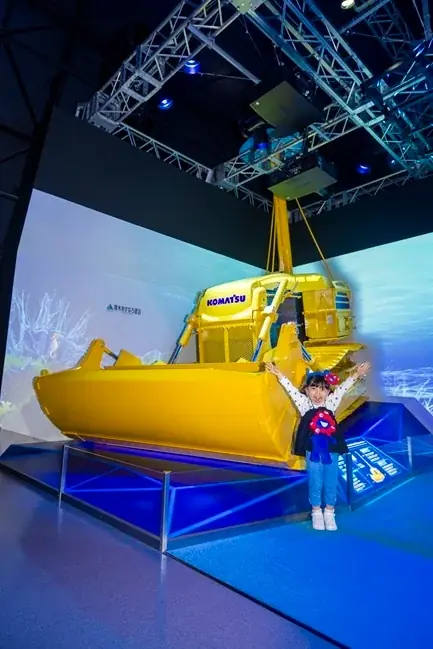 建設機械メーカー・コマツと雑誌『幼稚園』のコラボで実現、万博展示の “水中施工ロボット” が組み立て紙付録に！　子どもたち大好き “重機” の未来はこんな感じ！！ 画像 3