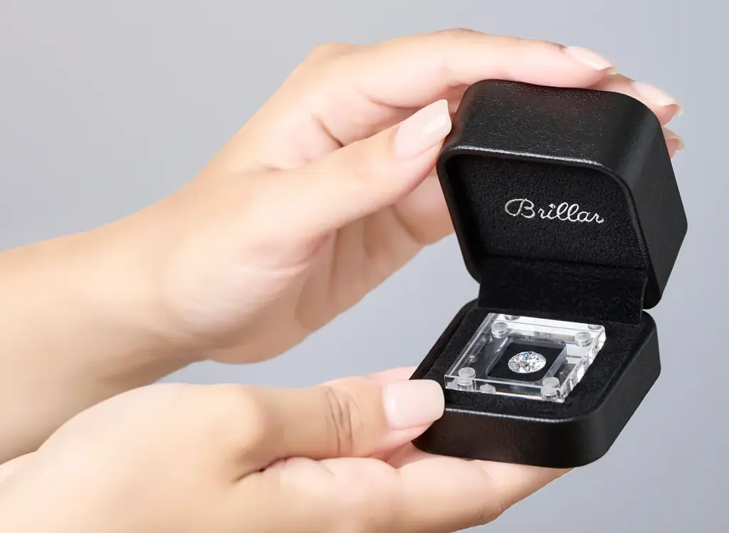 “想い”を贈り、デザインもサイズも“あとから”決める——プロポーズリングの最適解「モアサナイトサプライズプラン」誕生 画像 1