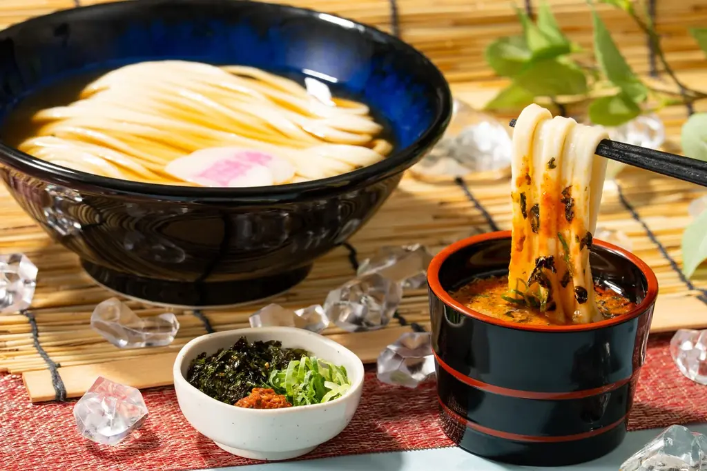 7/2(水)～「冷やし胡麻つけうどん」が1年ぶりに帰ってきます！専用に仕立てた冷たい出汁と濃厚胡麻だれでうどんを楽しむ、涼味あふれる夏の新定番！今年は生七味を入れて楽しむ「ちょい辛」バージョンも登場！ 画像 3