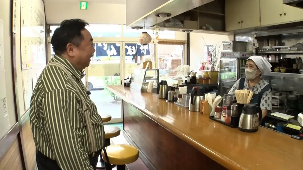 【ＢＳ日テレ】「ドランク塚地のふらっと立ち食いそば」神奈川県・西横浜で出会った”ふんわり白い”かき揚げ天ぷら　　チャンスは自分の手で掴む！　女性社長が作る白い天プラはつゆと合わさり美味しさ倍増！ 画像 3