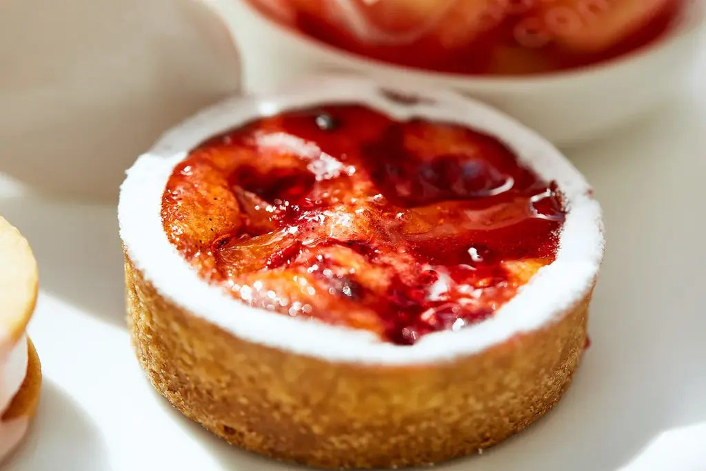 【水戸プラザホテル】果実の美味しさをまるごと味わう、みずみずしい桃が主役の7月限定アフタヌーンティーセットが登場 画像 4