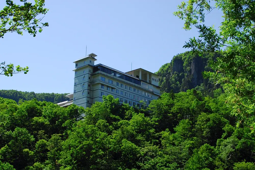 2025年7月26日開始！層雲峡朝陽亭の夏休みデジタルアート宿泊プラン