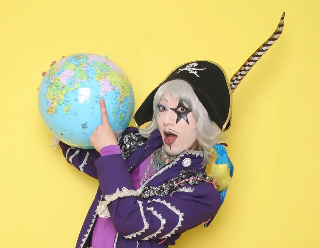 2.5次元タレント「シクフォニ」×お笑い芸人の宇宙海賊・ゴー☆ジャス、初の本気“絡み”ドッキリ動画公開！まさかの新ネタが誕生！？ 画像 3