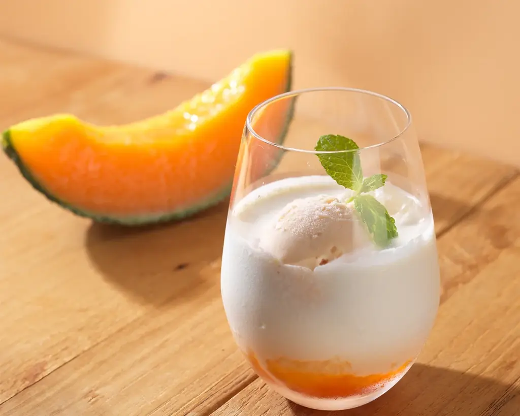 【ドレモルタオ】新作メニュー公開！7月限定の北海道メロンをふんだんに使用した新作パンケーキや、ももを丸ごと使用したパルフェなど、旬の素材を贅沢に使用。 画像 5