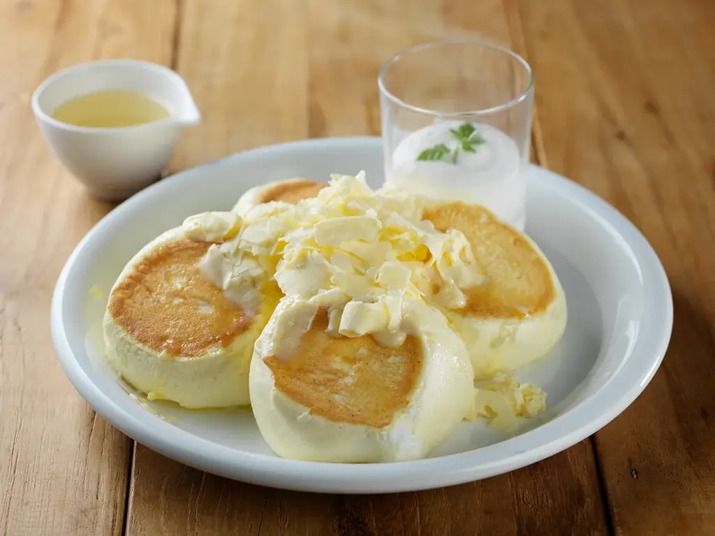 【ドレモルタオ】新作メニュー公開！7月限定の北海道メロンをふんだんに使用した新作パンケーキや、ももを丸ごと使用したパルフェなど、旬の素材を贅沢に使用。 画像 9