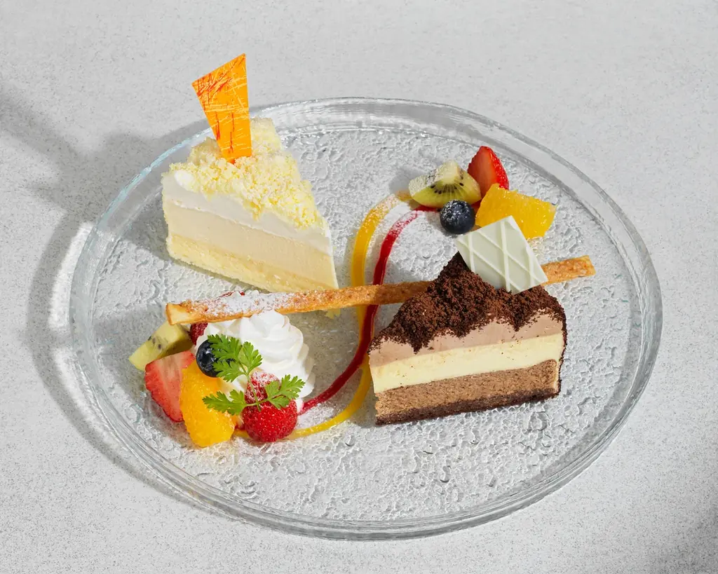 【ルタオパトス】北海道産の赤肉メロンの魅力を贅沢に味わう、この夏限定の新作パフェが2025年7月1日より販売開始。 画像 3