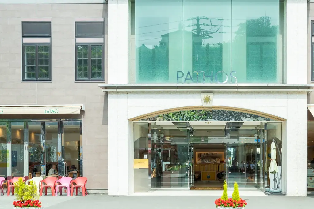 【ルタオパトス】北海道産の赤肉メロンの魅力を贅沢に味わう、この夏限定の新作パフェが2025年7月1日より販売開始。 画像 4