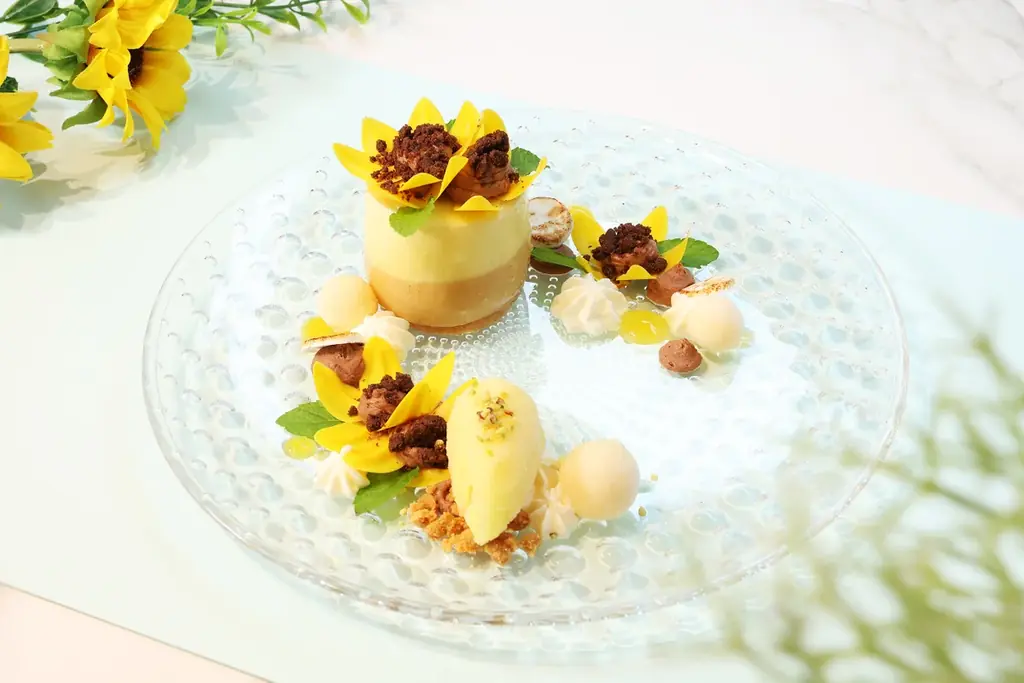 夏の自由が丘で、ひまわりとショコラにときめくティータイム。 カフェ ベルアメールの夏期限定のアフタヌーンティー、パフェが7/1(火)より登場。 画像 1