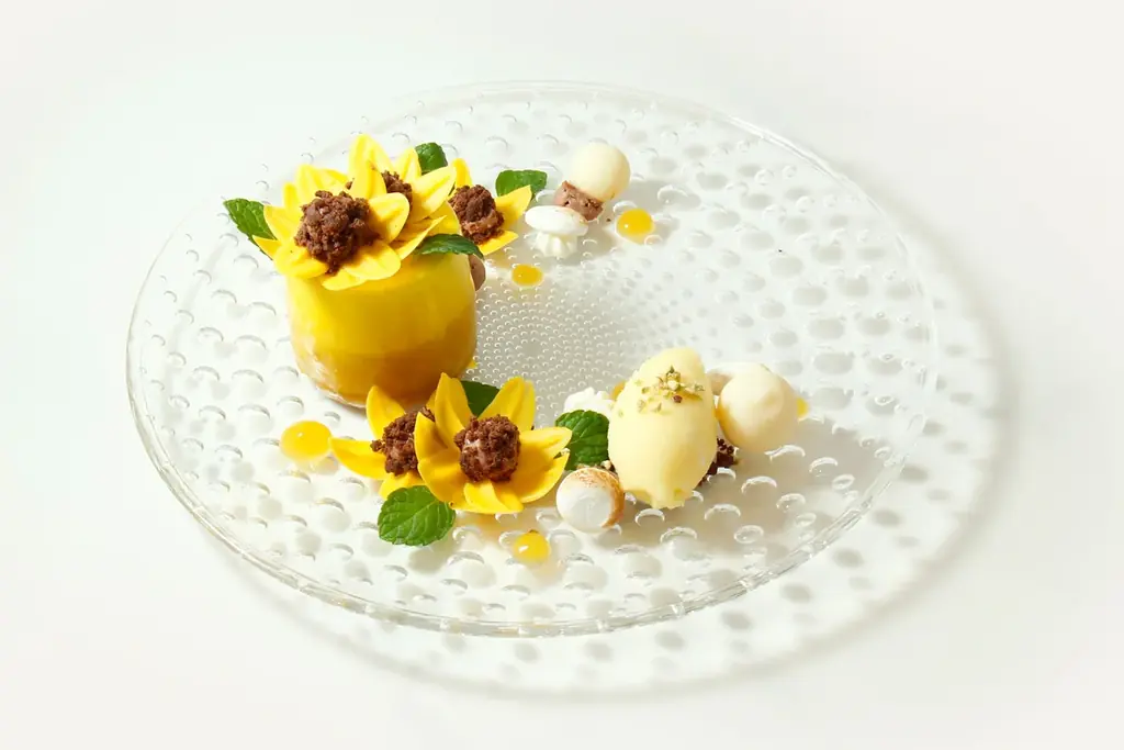 夏の自由が丘で、ひまわりとショコラにときめくティータイム。 カフェ ベルアメールの夏期限定のアフタヌーンティー、パフェが7/1(火)より登場。 画像 2