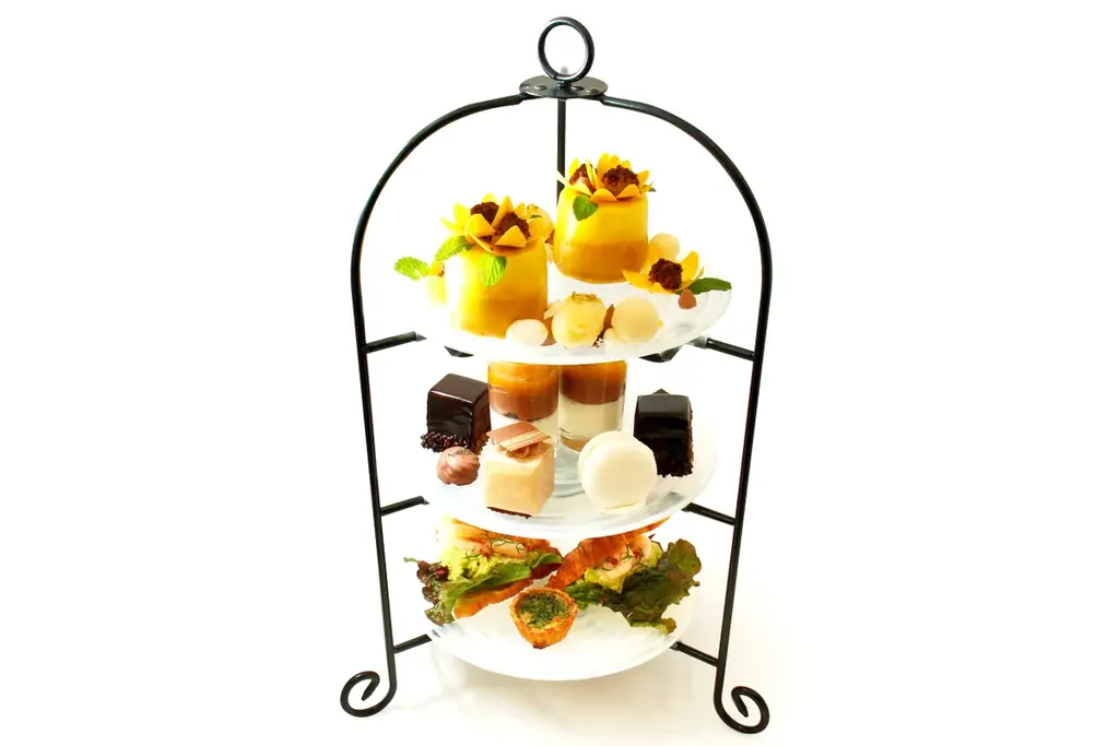 夏の自由が丘で、ひまわりとショコラにときめくティータイム。 カフェ ベルアメールの夏期限定のアフタヌーンティー、パフェが7/1(火)より登場。 画像 3