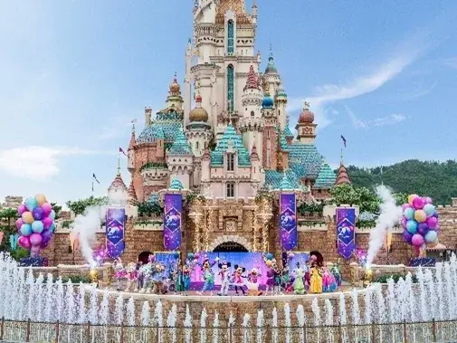 香港ディズニーランド・リゾート、20 周年記念イベント「最高にマジカルなパーティー」2025年6月28日(土)より魔法のきらめきと共に開幕! 画像 2