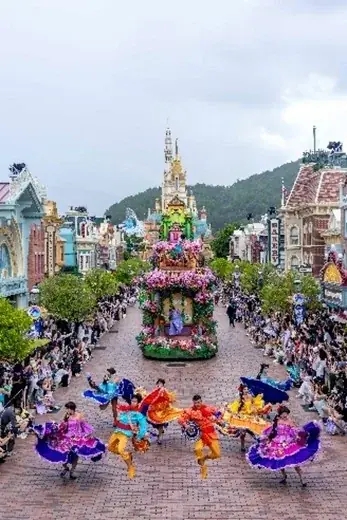 香港ディズニーランド・リゾート、20 周年記念イベント「最高にマジカルなパーティー」2025年6月28日(土)より魔法のきらめきと共に開幕! 画像 3
