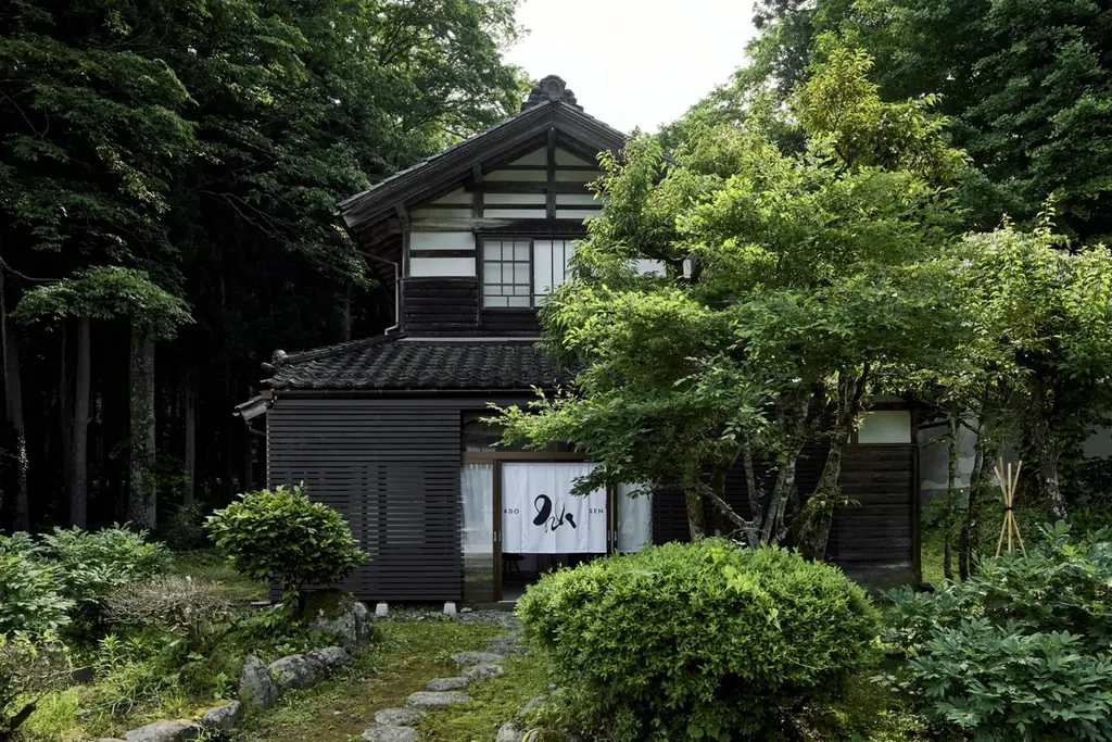 自然石　古民家 自然に囲まれた山里の、築120年の古民家 …DATA………………… 📍:古民家