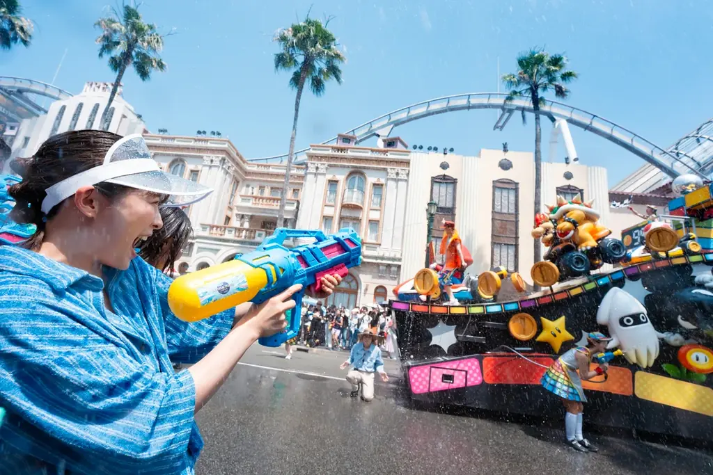 今年の夏は“COOLに超えろ!!”ユニバーサル・スタジオ・ジャパンの夏が明日 ７月１日（火）開幕伊藤沙莉さんがオープニング・セレモニーに登場し、暑さを吹き飛ばす“びしょ濡れ”演出で開幕を宣言！ 画像 2