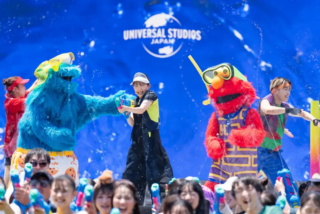 今年の夏は“COOLに超えろ!!”ユニバーサル・スタジオ・ジャパンの夏が明日 ７月１日（火）開幕伊藤沙莉さんがオープニング・セレモニーに登場し、暑さを吹き飛ばす“びしょ濡れ”演出で開幕を宣言！ 画像 4