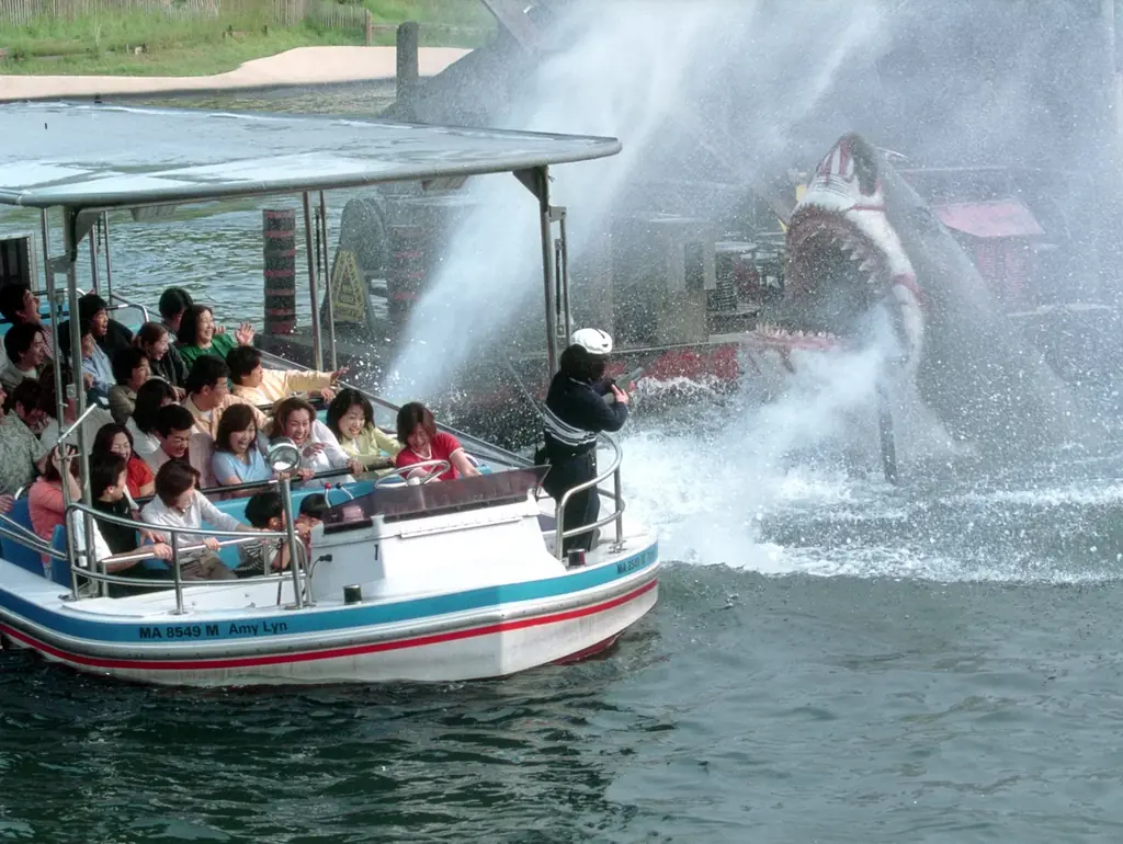 今年の夏は“COOLに超えろ!!”ユニバーサル・スタジオ・ジャパンの夏が明日 ７月１日（火）開幕伊藤沙莉さんがオープニング・セレモニーに登場し、暑さを吹き飛ばす“びしょ濡れ”演出で開幕を宣言！ 画像 9