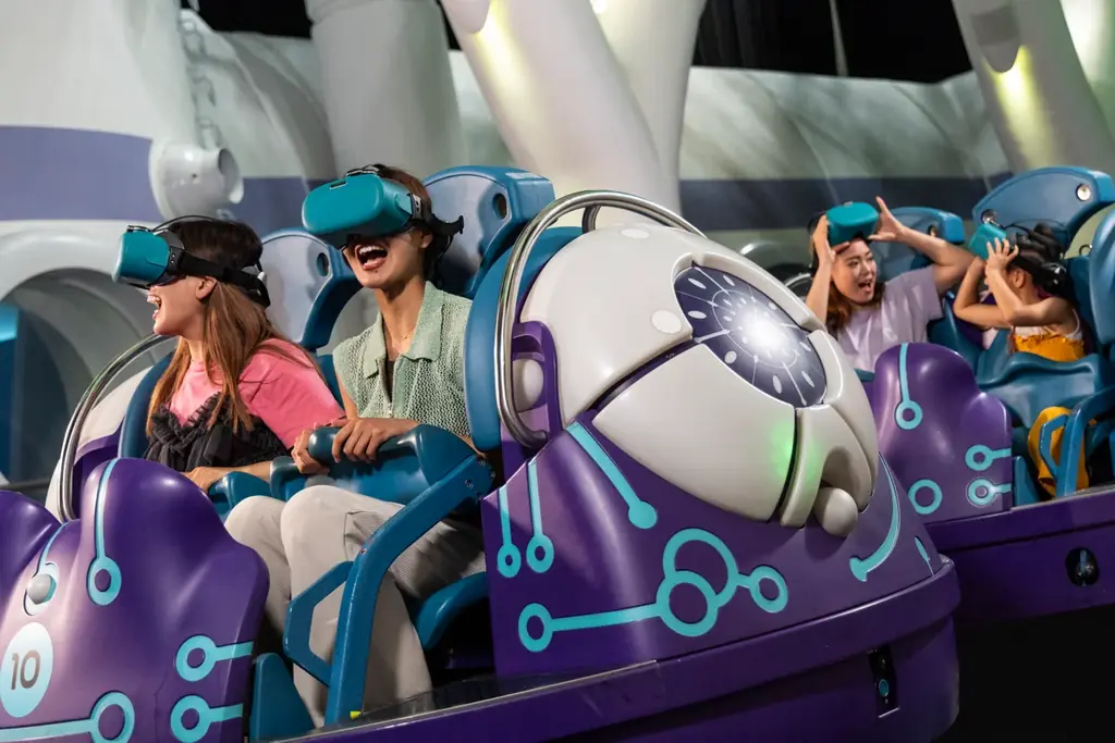 10周年の『ユニバーサル・クールジャパン 2025』 夏からの新ラインナップ完全新作アトラクション 『SPY×FAMILY XRライド』 と『薬屋のひとりごと ミステリー・ウォーク』 初公開 画像 3