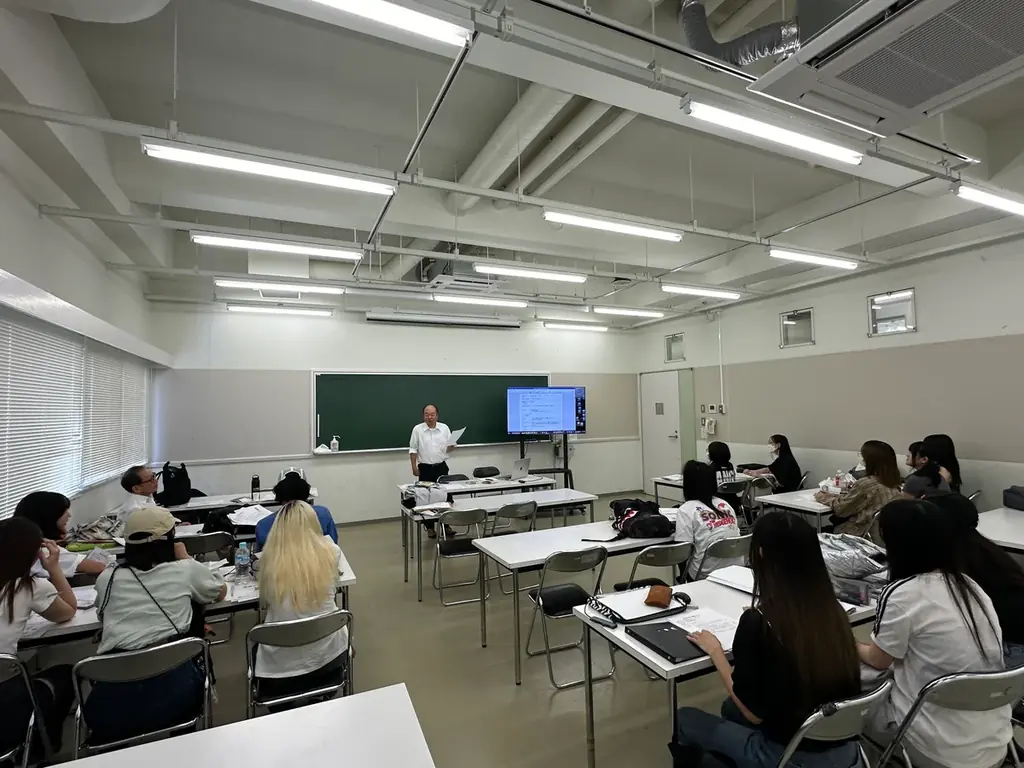 大阪芸術大学×お菓子で世界にスマイルプロジェクトが産学連携 大阪・関西万博で展示する未来のお菓子のパッケージを学生がデザイン 画像 2