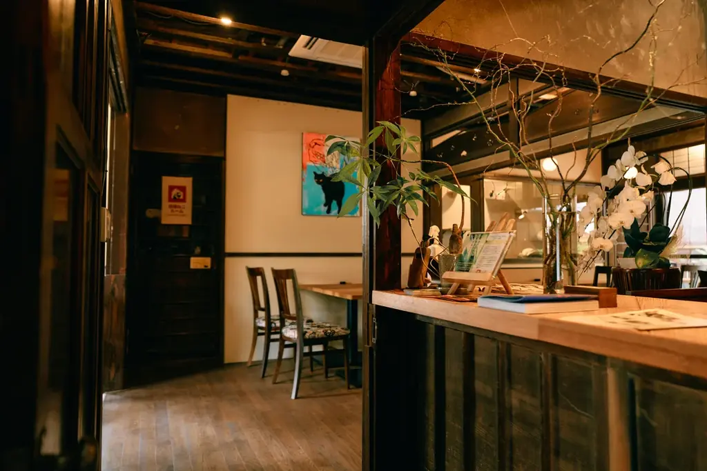 【あべの 猫ごよみ展】大阪市阿倍野区の保護猫施設「ホーリーハウス」にて月替わりで猫作家展を開催。落ち着いた古民家で、猫と美食に癒され、個性あふれる猫作品と出会えるー。ご来場が保護猫の支援に繋がります。 画像 4