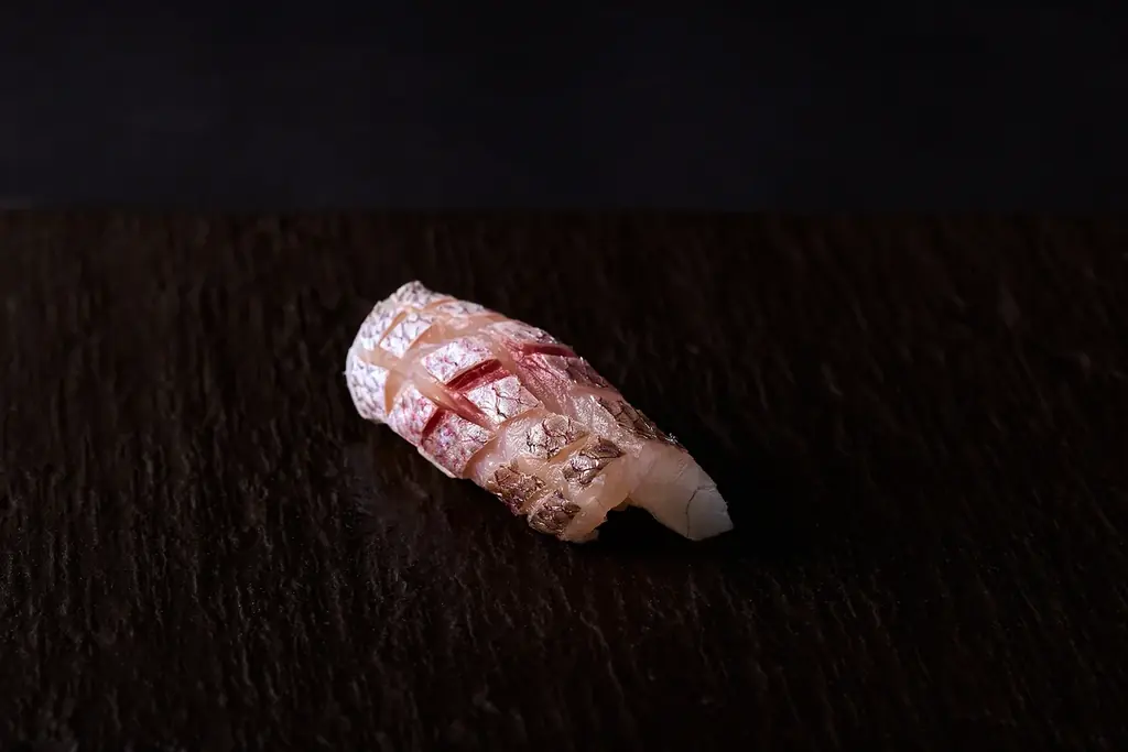 白鶴酒造とのコラボによるインバウンド向け寿司作り体験コース「EMI（咲）」をリリース 画像 2