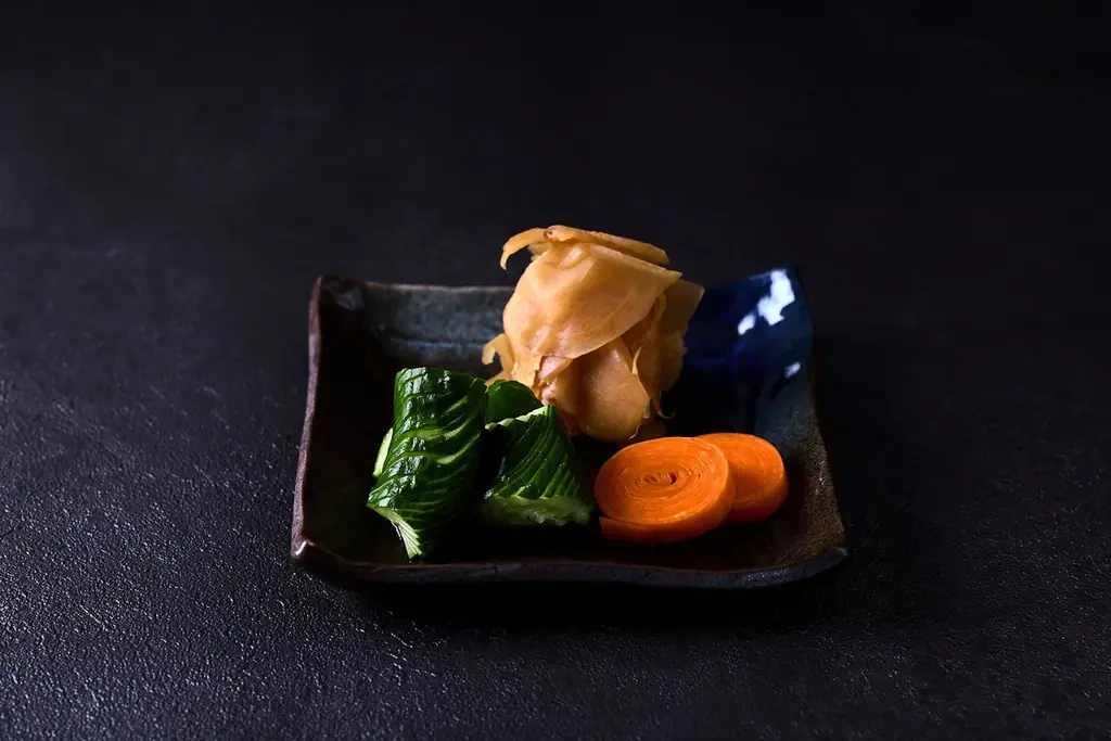 白鶴酒造とのコラボによるインバウンド向け寿司作り体験コース「EMI（咲）」をリリース 画像 3