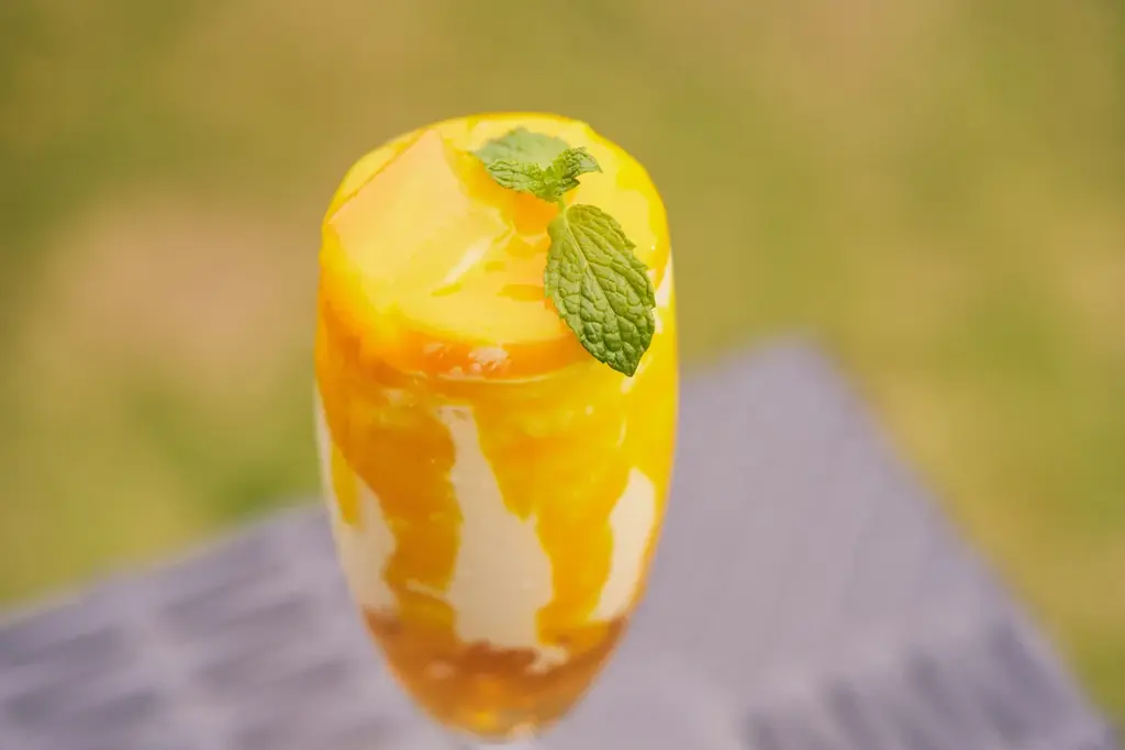 【2025年7月1日より販売開始】完熟マンゴーの魅力をぎゅっと凝縮『マンゴー』をテーマにした7月限定スイーツ＆ドリンク 画像 4