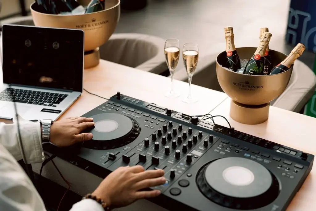 2025年7月3日(木)から、ベンジャミンステーキハウス紀尾井町店『BENJAMIN MUSIC TERRACE – Supported By MOËT & CHANDON – 』が期間限定で開催。 画像 5