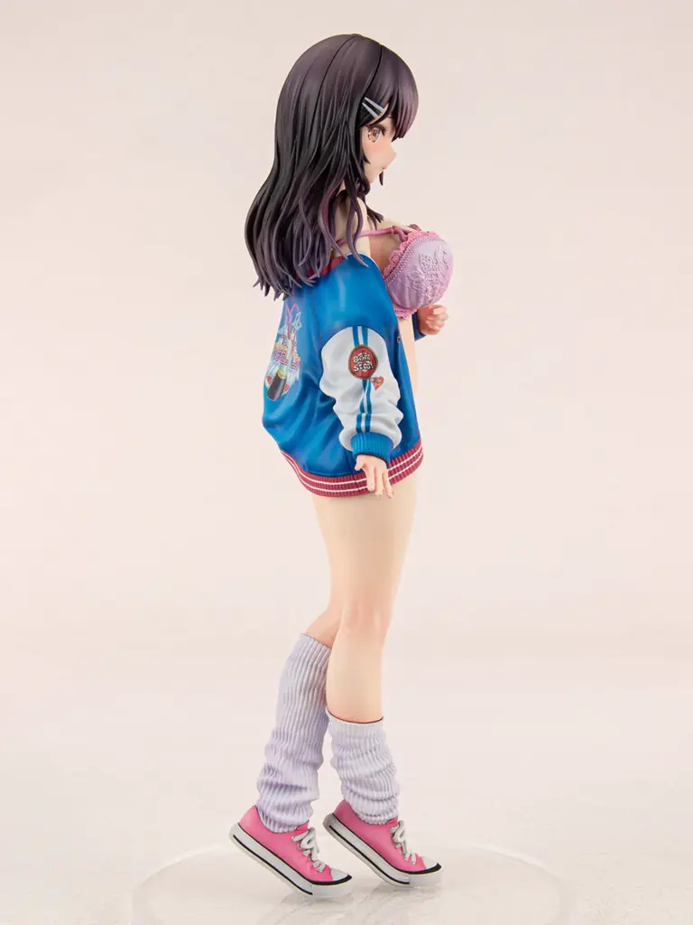 大人気イラストレーター、緒方てい先生が描く『スカジャン彼女はクールでいたい! 神楽京香』がフィギュアで登場。あみあみ限定でご案内中。 画像 10