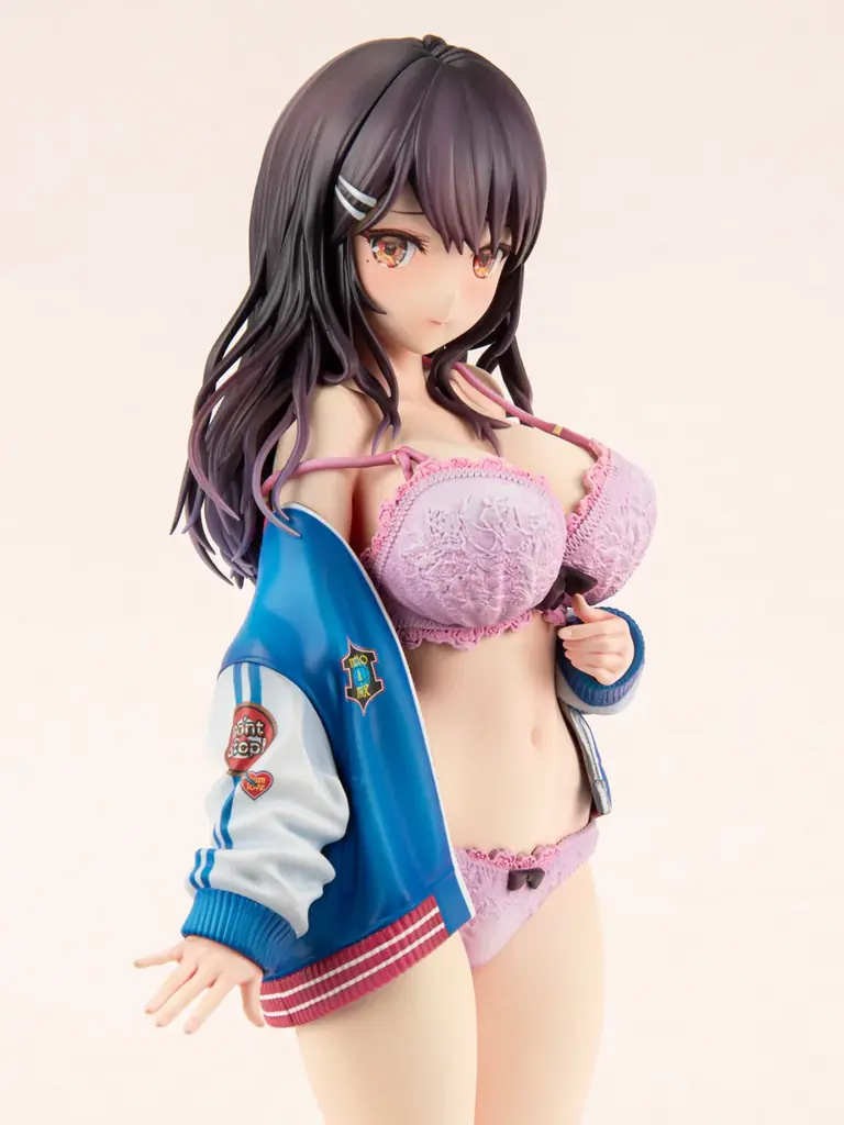 大人気イラストレーター、緒方てい先生が描く『スカジャン彼女はクールでいたい! 神楽京香』がフィギュアで登場。あみあみ限定でご案内中。 画像 11