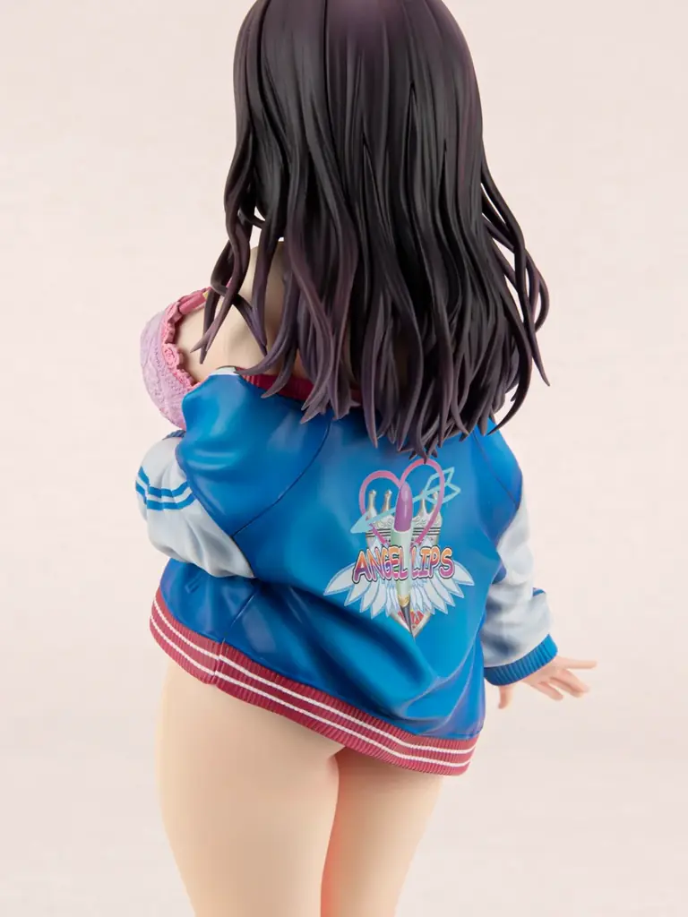 大人気イラストレーター、緒方てい先生が描く『スカジャン彼女はクールでいたい! 神楽京香』がフィギュアで登場。あみあみ限定でご案内中。 画像 14