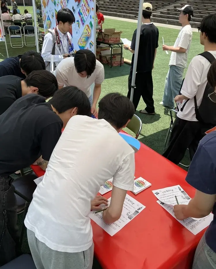 コカ·コーラ ボトラーズジャパンとファミリーマート 関大万博フェスタ~巡縁祭~「KANDAI RAINBOW DAY」に協同出展 画像 3