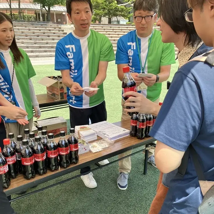 コカ·コーラ ボトラーズジャパンとファミリーマート 関大万博フェスタ~巡縁祭~「KANDAI RAINBOW DAY」に協同出展 画像 4