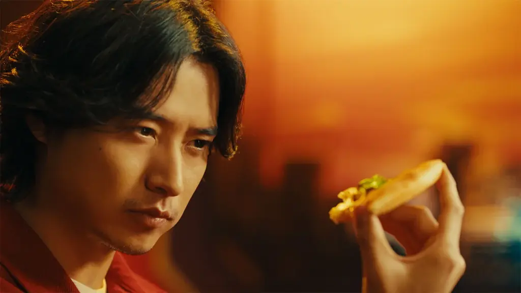 山﨑賢人さん「にくぅぅ～」 新商品ピザの味に思わずこぼれる声！ピザハット新TVCM「Pizza Talk! 牛ハラミピザ篇」 〜続きは箱で〜7月2日（水）より放映開始！ 画像 2