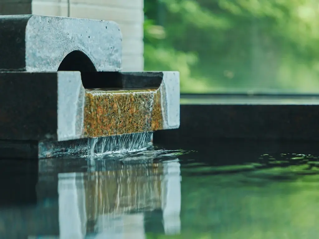 【2025年8月1日オープン】佐賀・古湯温泉に清流を望む癒し宿が誕生！ぬる湯×Bar×地酒を愉しむ大人の寛ぎ空間｜佐賀風雅 画像 3