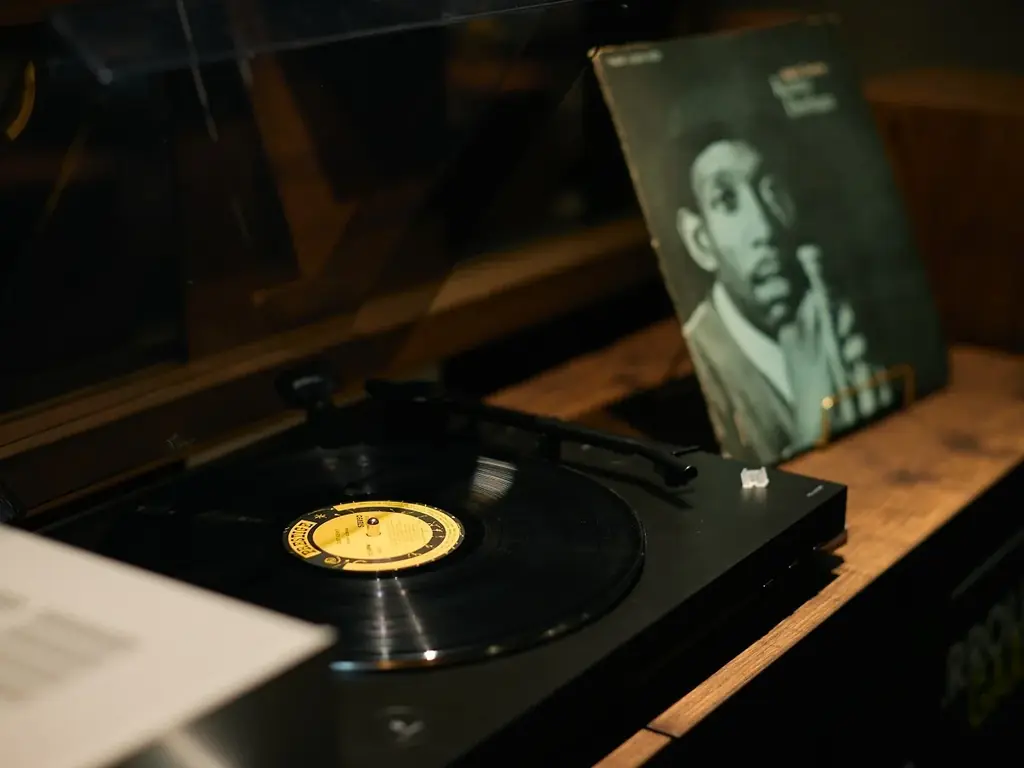 【2025年8月1日オープン】佐賀・古湯温泉に清流を望む癒し宿が誕生！ぬる湯×Bar×地酒を愉しむ大人の寛ぎ空間｜佐賀風雅 画像 5