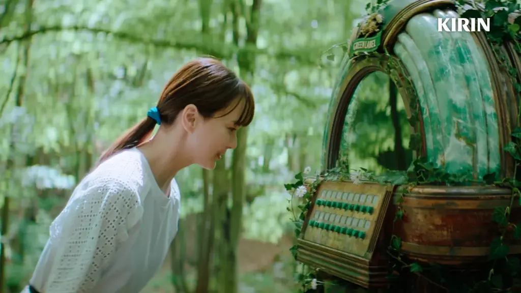 「淡麗グリーンラベル」新CM公開！多部未華子さん、Mrs. GREEN APPLE大森元貴さんがハンガリーの壮大な自然の中で“いいオフ♪”を満喫「ケセラセラ」アコースティックバージョンも初公開 画像 4