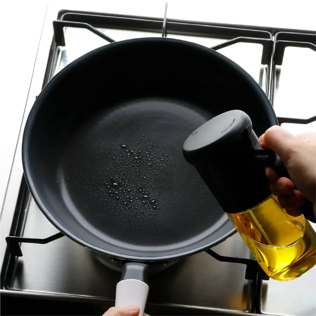 【新商品】ワンプッシュで適量の油が吹きかけられる耐熱ガラスオイルスプレー 画像 2