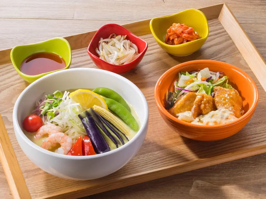 すかいらーくグループの“和・カフェ「chawan」”に人気の台湾＆韓国FOODが新登場！“麻辣冷麺・旨辛焼きビビンバ”をお膳スタイルで 画像 2