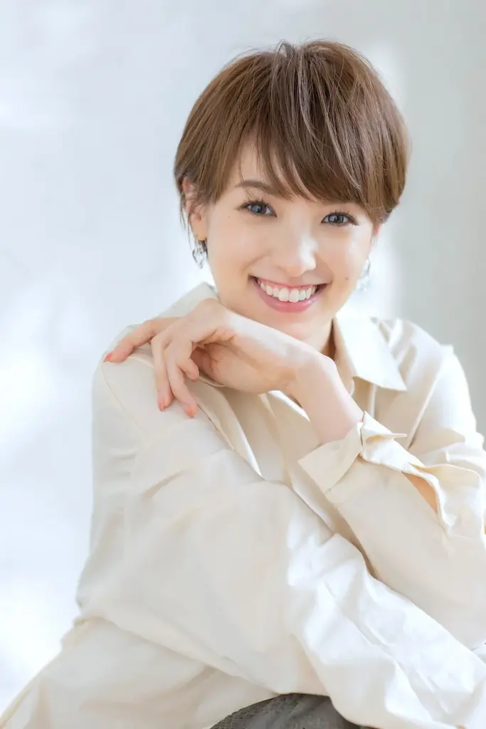 『anyFAM』がタレントの南明奈さんと初コラボ 子育てママに嬉しい！撥水サロペットを7月3日（木）発売 画像 3