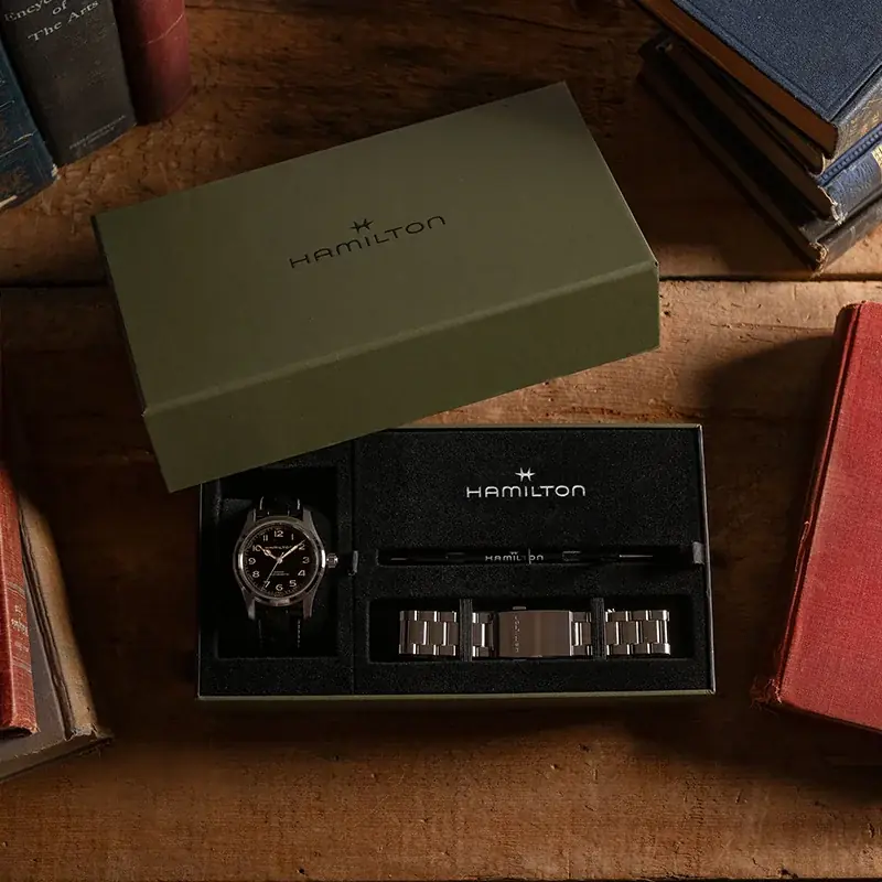 2種のストラップで自在なスタイリング「カーキ フィールド マーフ バンドルセット」が登場 画像 1