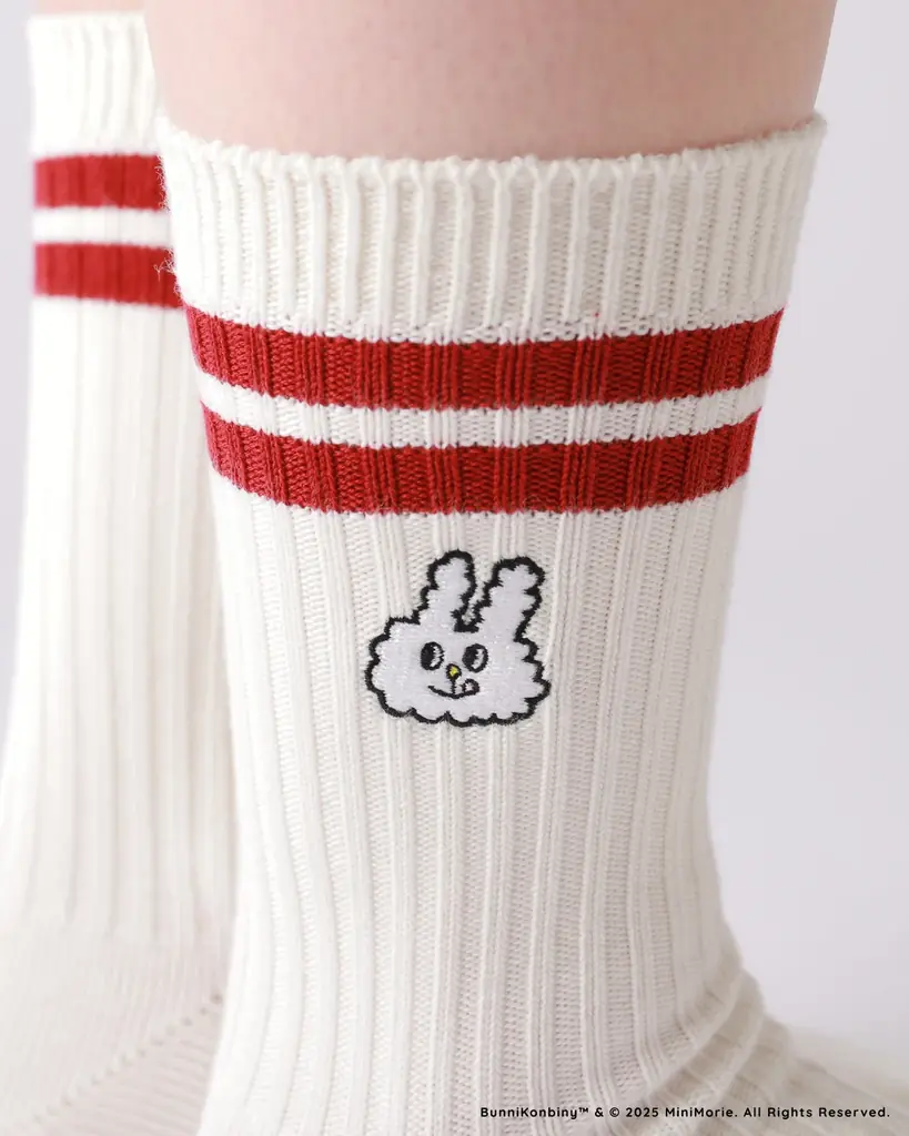 アジア圏で人気のキャラクター「バニーコンビニ」とのコラボソックス企画、2025年7月11日(金)、「靴下屋」対象店舗と公式オンラインストアで発売。限定店舗でカスタム刺繍サービスも 画像 3