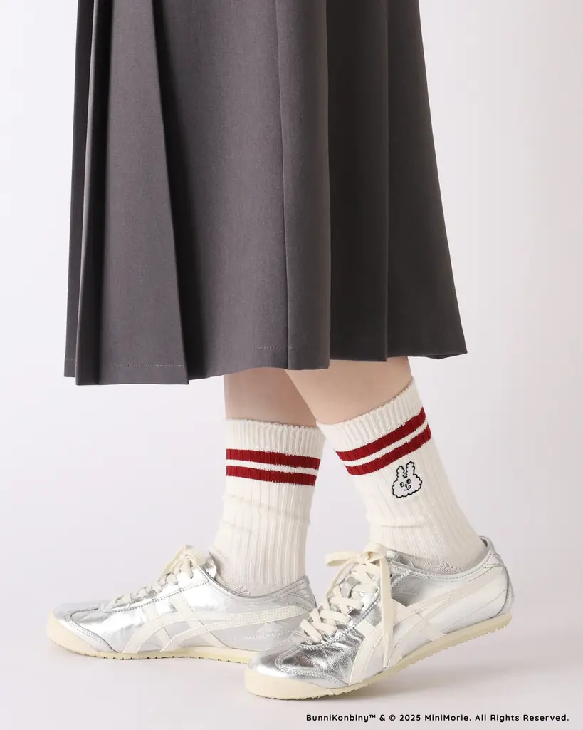 アジア圏で人気のキャラクター「バニーコンビニ」とのコラボソックス企画、2025年7月11日(金)、「靴下屋」対象店舗と公式オンラインストアで発売。限定店舗でカスタム刺繍サービスも 画像 4