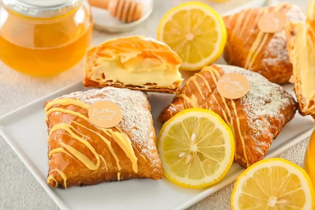 【Butteryそよら鈴鹿白子限定】甘酸っぱい「はちみつレモンミルフィーユ」＆大福を包んだパイを7月より新発売！ 画像 1